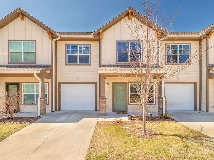 1106 Lynwood Forest Road, Arden, NC 28704.  MLS# CAR4231707, YatesRealty ID 2594. 