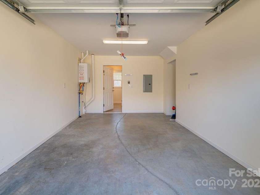 1106 Lynwood Forest Road, Arden, NC 28704.  MLS# CAR4231707, YatesRealty ID 2594. 