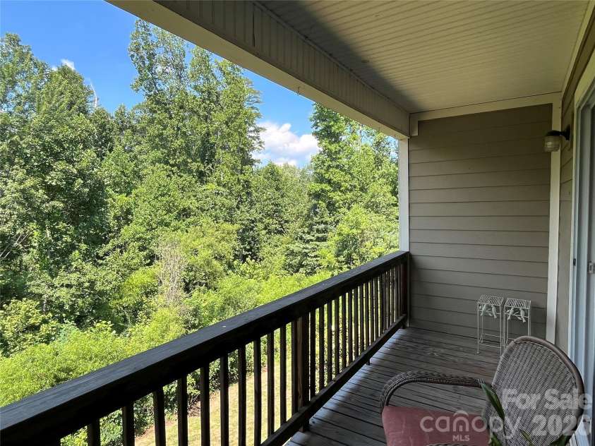94 Foxden Drive, Fletcher, NC 28732.  MLS# CAR4364312, YatesRealty ID 25941. 
