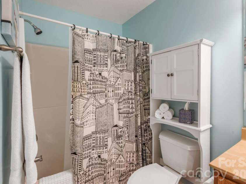94 Foxden Drive, Fletcher, NC 28732.  MLS# CAR4364312, YatesRealty ID 25941. Guest bath with tub.