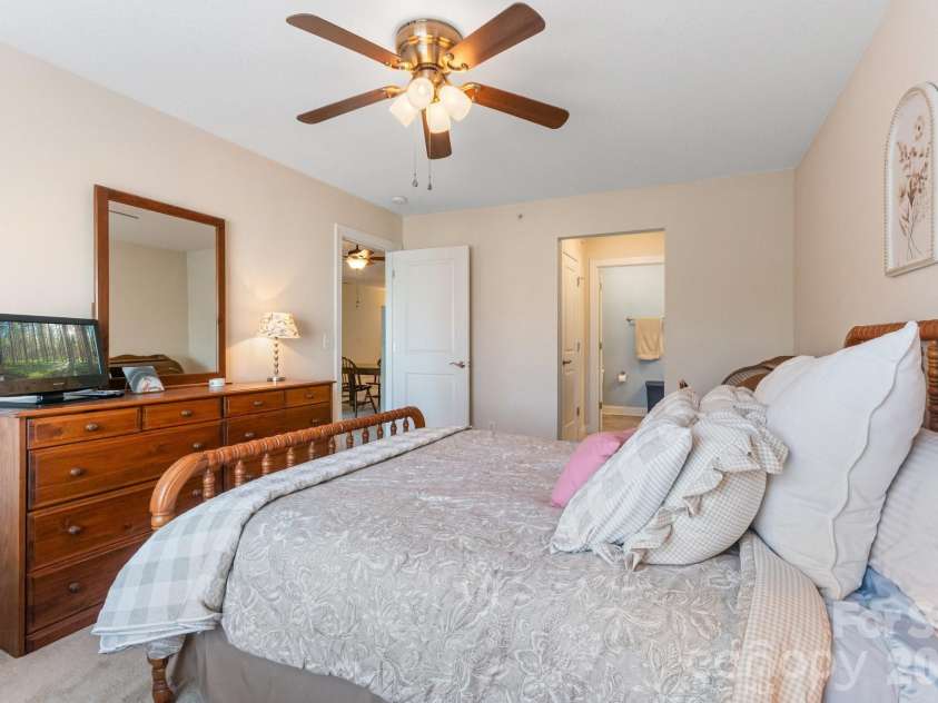 94 Foxden Drive, Fletcher, NC 28732.  MLS# CAR4364312, YatesRealty ID 25941. Primary suite