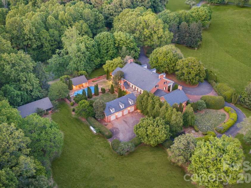 1486 Knolls Drive, Newton, NC 28658.  MLS# CAR4374269, YatesRealty ID 25942. 