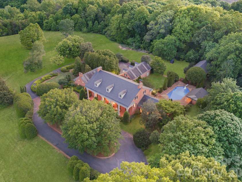 1486 Knolls Drive, Newton, NC 28658.  MLS# CAR4374269, YatesRealty ID 25942. 