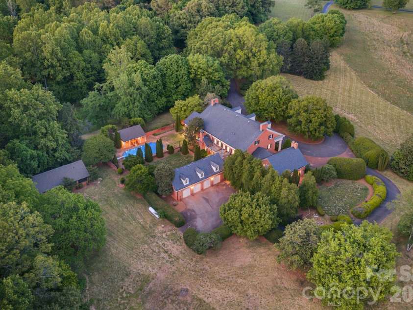 1486 Knolls Drive, Newton, NC 28658.  MLS# CAR4374306, YatesRealty ID 25942. 