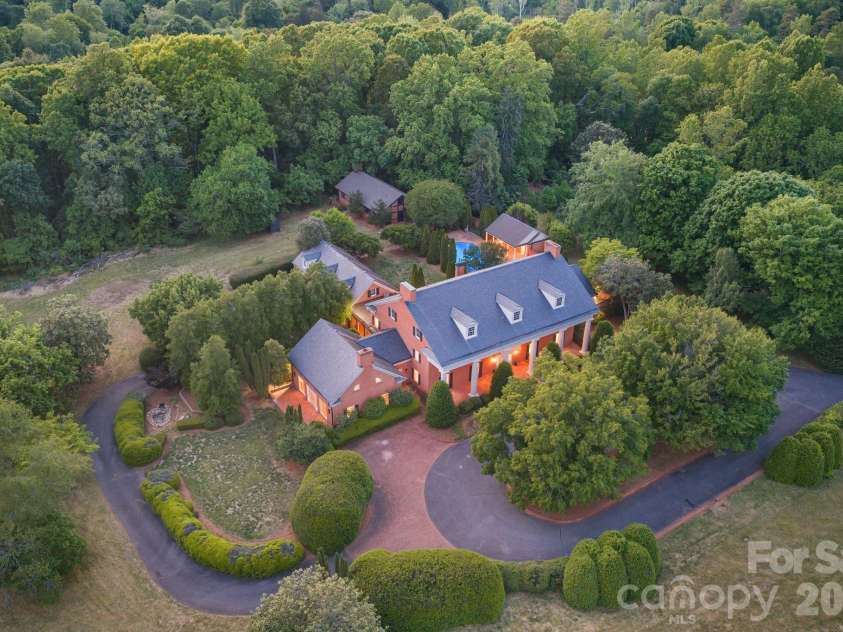 1486 Knolls Drive, Newton, NC 28658.  MLS# CAR4374306, YatesRealty ID 25942. 