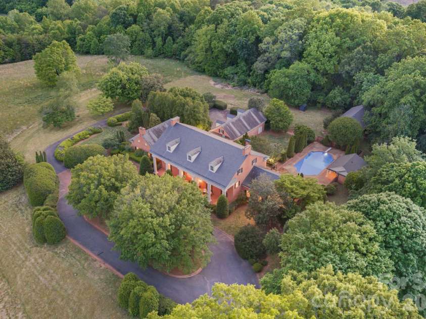 1486 Knolls Drive, Newton, NC 28658.  MLS# CAR4374306, YatesRealty ID 25942. 