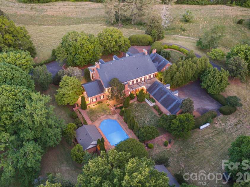 1486 Knolls Drive, Newton, NC 28658.  MLS# CAR4374306, YatesRealty ID 25942. 