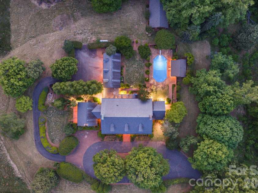 1486 Knolls Drive, Newton, NC 28658.  MLS# CAR4374306, YatesRealty ID 25942. 