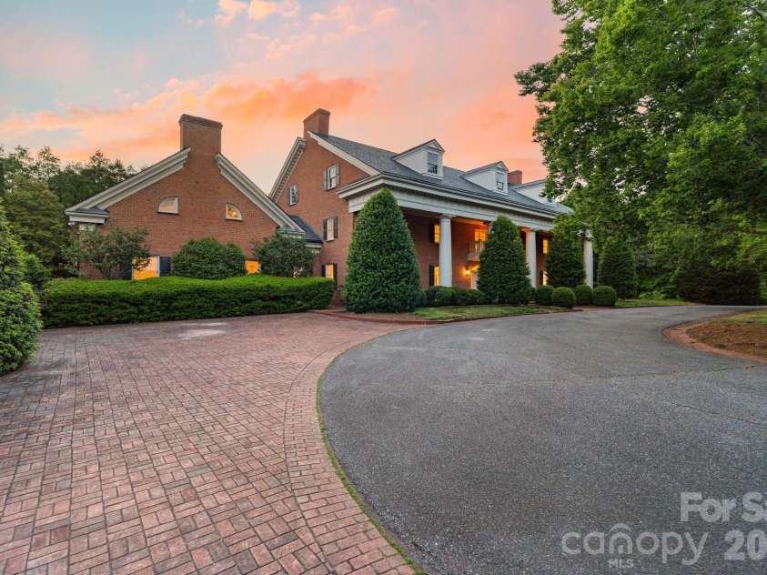 1486 Knolls Drive, Newton, NC 28658.  MLS# CAR4374306, YatesRealty ID 25942. 
