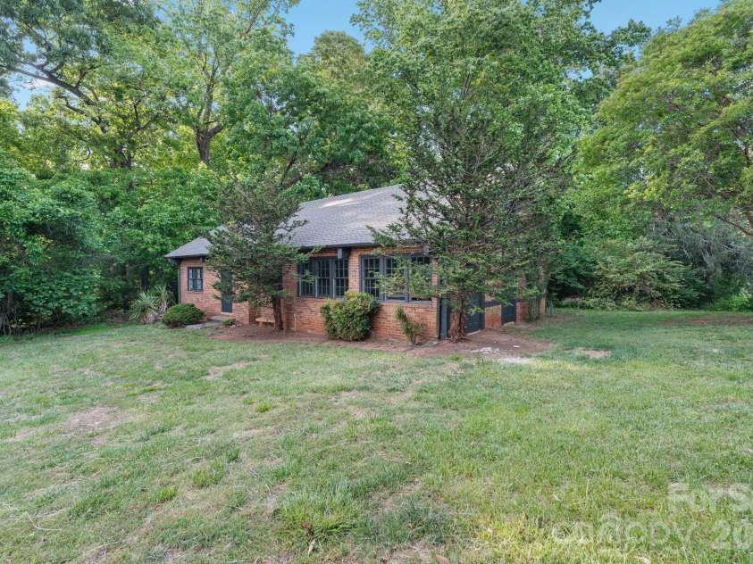 1486 Knolls Drive, Newton, NC 28658.  MLS# CAR4374306, YatesRealty ID 25942. 