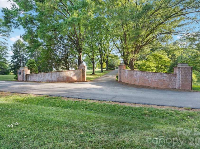 1486 Knolls Drive, Newton, NC 28658.  MLS# CAR4374306, YatesRealty ID 25942. 