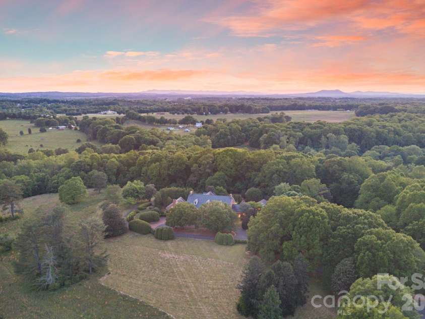 1486 Knolls Drive, Newton, NC 28658.  MLS# CAR4374306, YatesRealty ID 25942. 