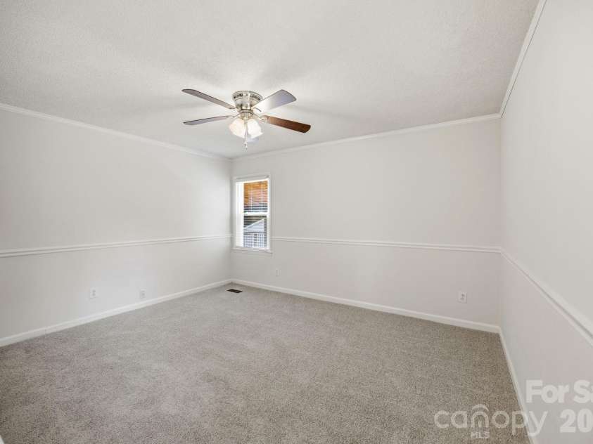 6727 Glenmoor Drive, Charlotte, NC 28214.  MLS# CAR4383760, YatesRealty ID 25943. 