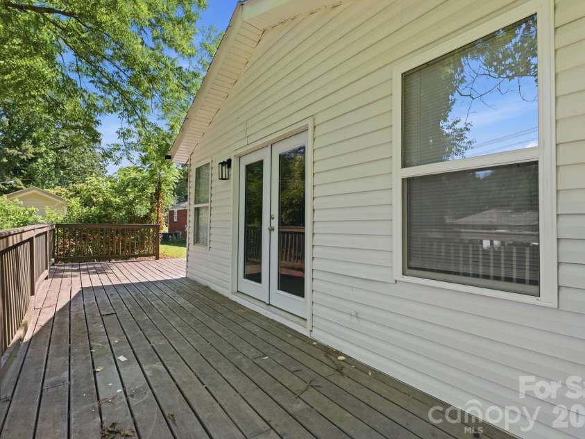 810 Echo Glen Road, Charlotte, NC 28213.  MLS# CAR4386453, YatesRealty ID 25944. Check out this massive wraparound deck!!