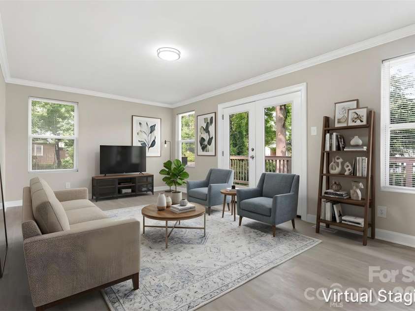 810 Echo Glen Road, Charlotte, NC 28213.  MLS# CAR4386453, YatesRealty ID 25944. Walking into the dining area past the kitchen. Area can also be functionally transformed into a second gathering/living space  (virtually staged & enhanced).
