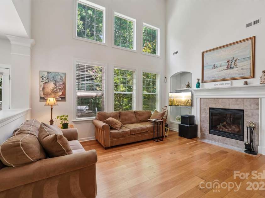 8814 Beaver Creek Drive, Charlotte, NC 28269.  MLS# CAR4211490, YatesRealty ID 25944. 