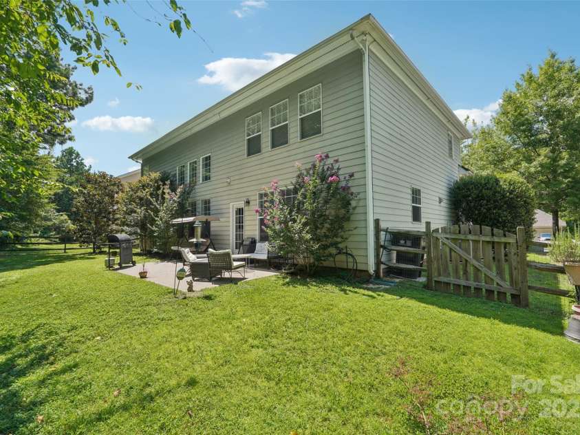 8814 Beaver Creek Drive, Charlotte, NC 28269.  MLS# CAR4211490, YatesRealty ID 25944. 