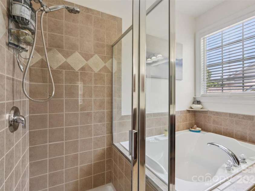 8814 Beaver Creek Drive, Charlotte, NC 28269.  MLS# CAR4211490, YatesRealty ID 25944. Primary Bath