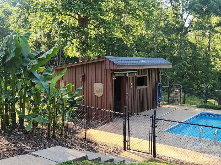 3225 Frank Grigg Drive, Shelby, NC 28150.  MLS# CAR4384403, YatesRealty ID 25945. 