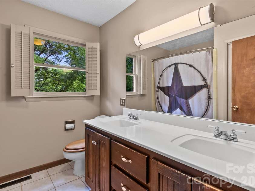 3225 Frank Grigg Drive, Shelby, NC 28150.  MLS# CAR4384403, YatesRealty ID 25945. 