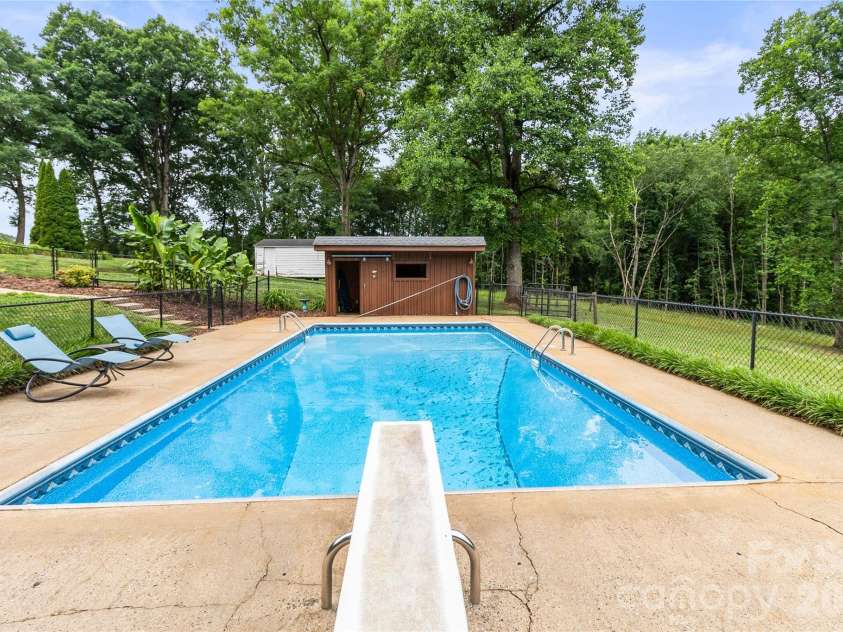 3225 Frank Grigg Drive, Shelby, NC 28150.  MLS# CAR4384403, YatesRealty ID 25945. 