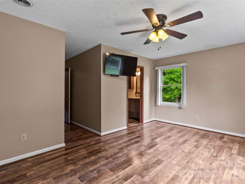 3225 Frank Grigg Drive, Shelby, NC 28150.  MLS# CAR4384403, YatesRealty ID 25945. 
