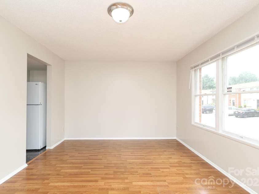 9403 Lexington Circle, Charlotte, NC 28213.  MLS# CAR4280775, YatesRealty ID 25945. 