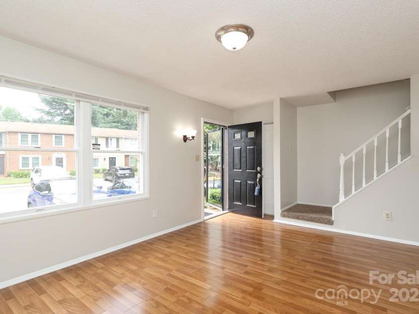 9403 Lexington Circle, Charlotte, NC 28213.  MLS# CAR4280775, YatesRealty ID 25945. 