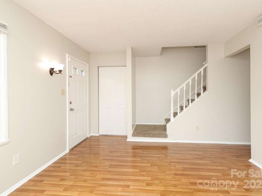 9403 Lexington Circle, Charlotte, NC 28213.  MLS# CAR4280775, YatesRealty ID 25945. 