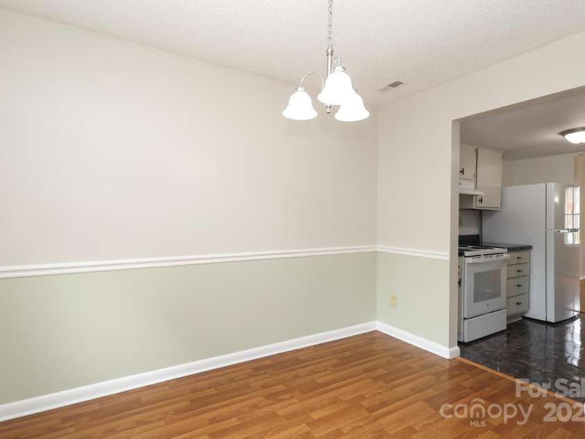 9403 Lexington Circle, Charlotte, NC 28213.  MLS# CAR4280775, YatesRealty ID 25945. 