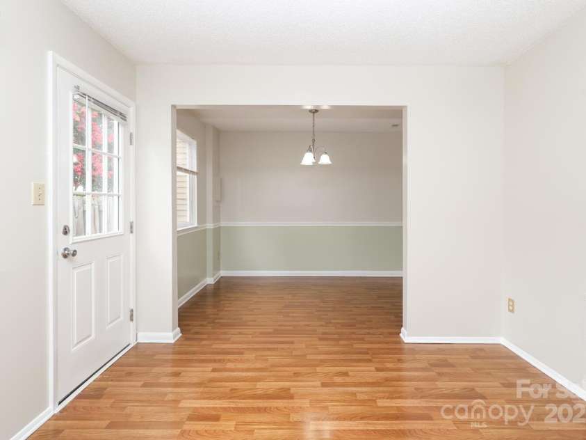 9403 Lexington Circle, Charlotte, NC 28213.  MLS# CAR4280775, YatesRealty ID 25945. 