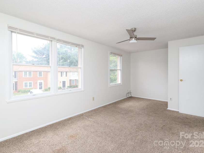 9403 Lexington Circle, Charlotte, NC 28213.  MLS# CAR4280775, YatesRealty ID 25945. 