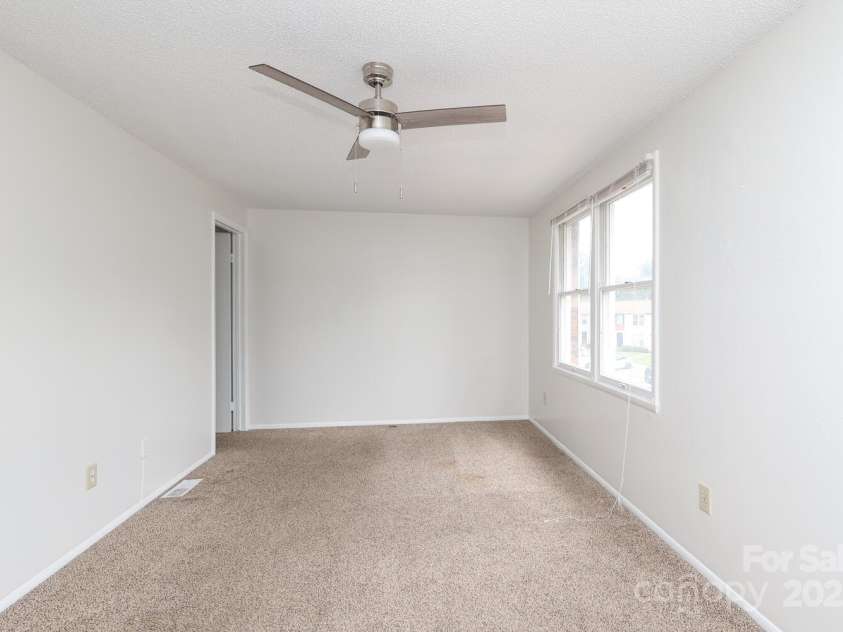 9403 Lexington Circle, Charlotte, NC 28213.  MLS# CAR4280775, YatesRealty ID 25945. 