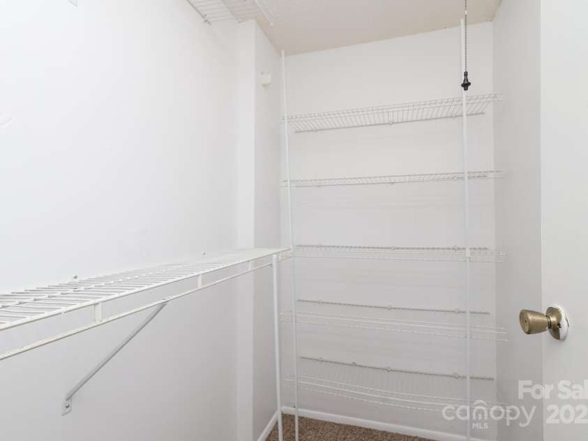 9403 Lexington Circle, Charlotte, NC 28213.  MLS# CAR4280775, YatesRealty ID 25945. 