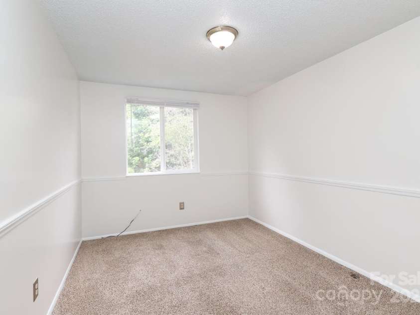 9403 Lexington Circle, Charlotte, NC 28213.  MLS# CAR4280775, YatesRealty ID 25945. 