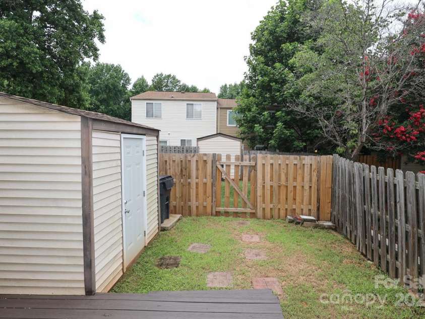 9403 Lexington Circle, Charlotte, NC 28213.  MLS# CAR4280775, YatesRealty ID 25945. 