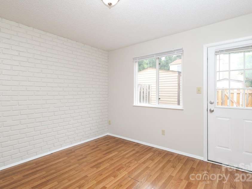 9403 Lexington Circle, Charlotte, NC 28213.  MLS# CAR4280775, YatesRealty ID 25945. Flex area