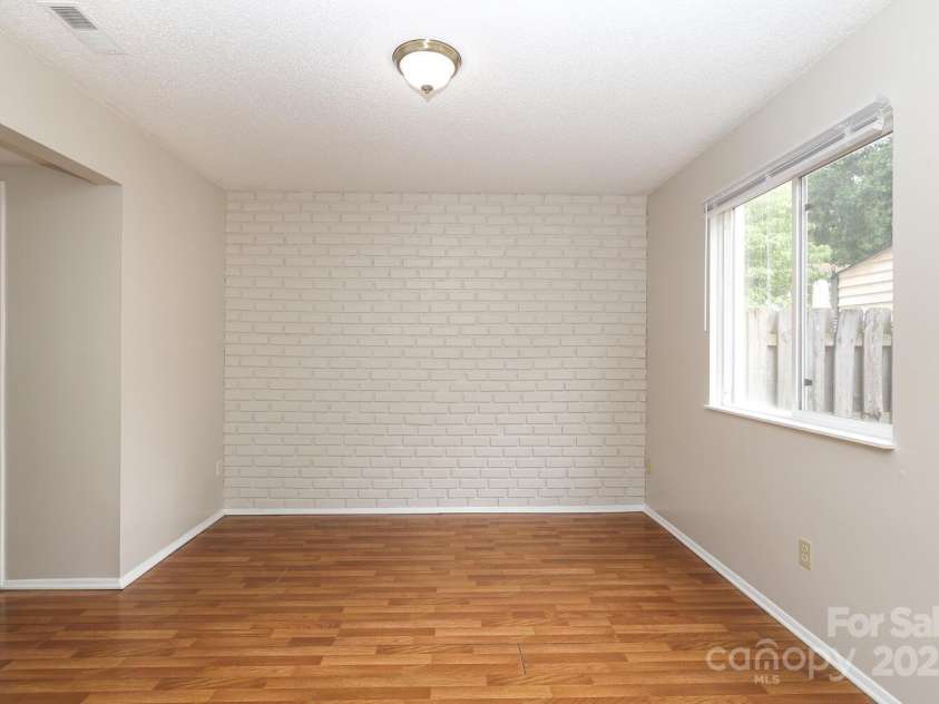 9403 Lexington Circle, Charlotte, NC 28213.  MLS# CAR4280775, YatesRealty ID 25945. Flex area