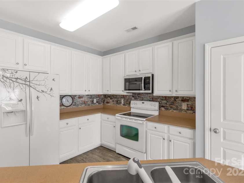 613 Dutch Elm Place, Rock Hill, SC 29732.  MLS# CAR4279960, YatesRealty ID 25948. 