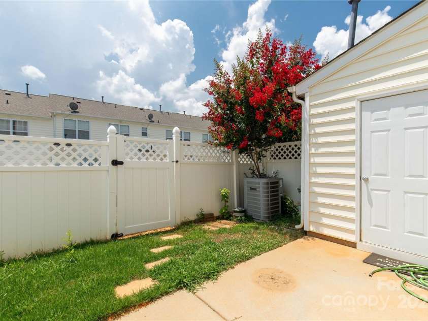 613 Dutch Elm Place, Rock Hill, SC 29732.  MLS# CAR4279960, YatesRealty ID 25948. 