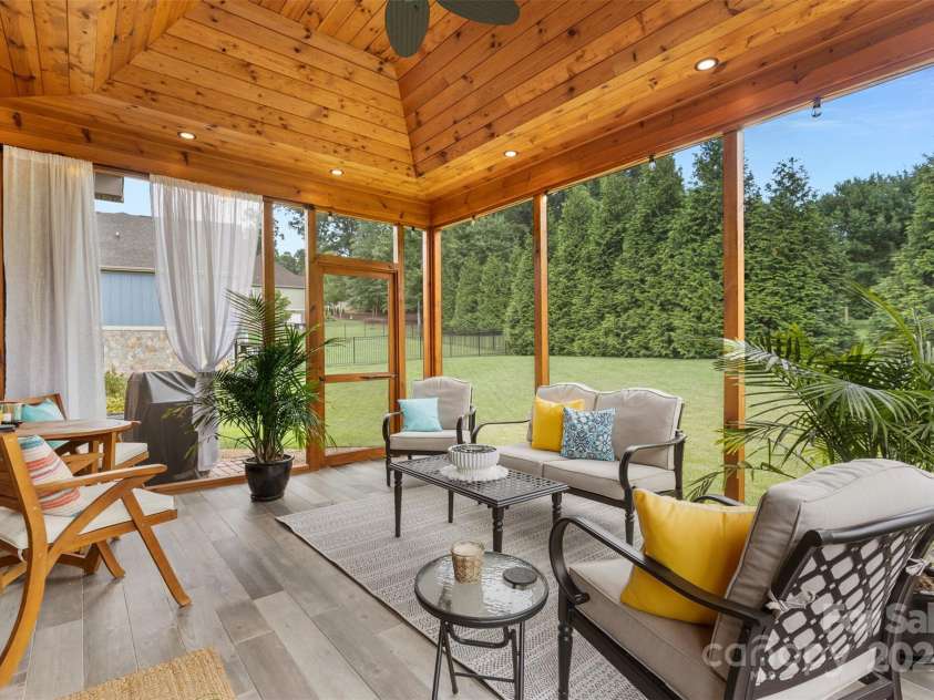 121 Maplewood Court, Hudson, NC 28638.  MLS# CAR4274119, YatesRealty ID 25949. Beautiful Sunroom