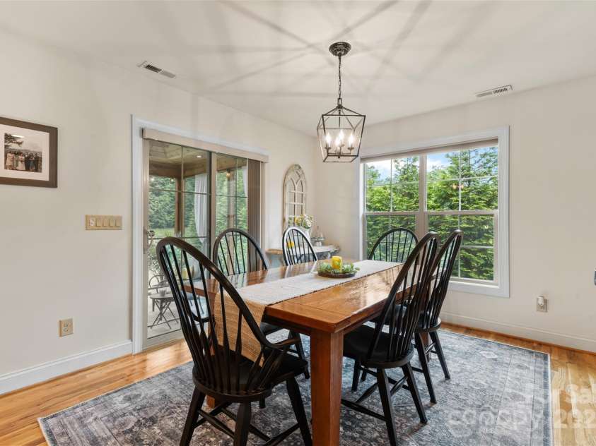 121 Maplewood Court, Hudson, NC 28638.  MLS# CAR4274119, YatesRealty ID 25949. Dinning Area