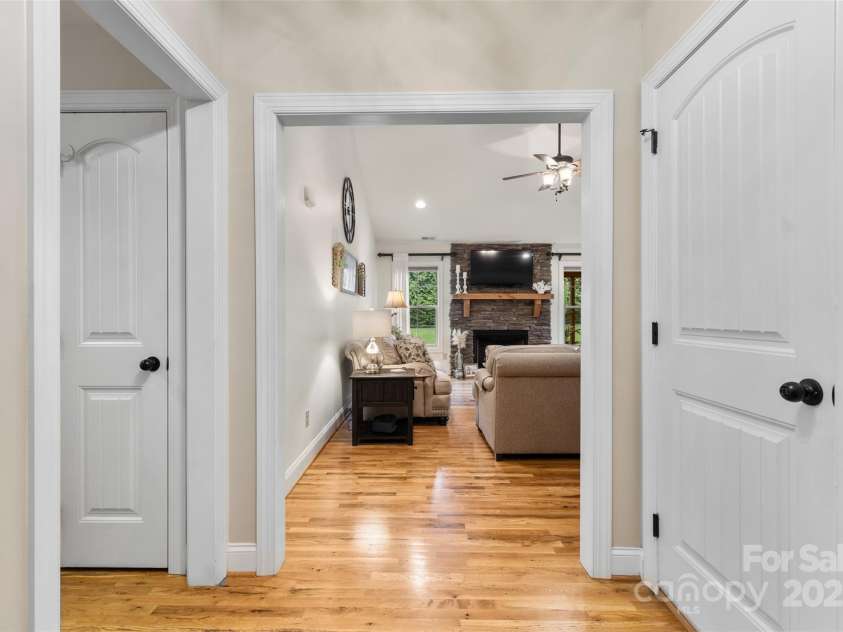 121 Maplewood Court, Hudson, NC 28638.  MLS# CAR4274119, YatesRealty ID 25949. Front Door Entry Foyer