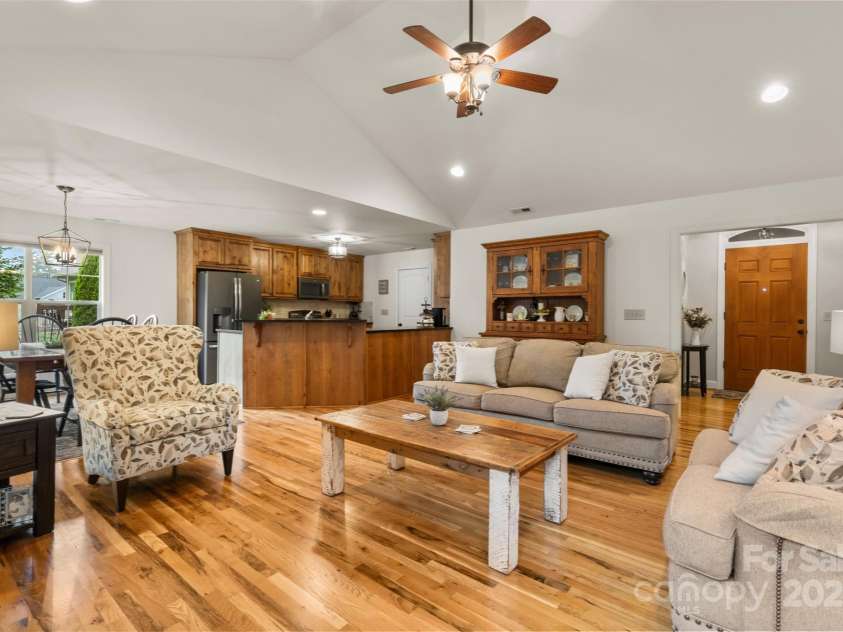 121 Maplewood Court, Hudson, NC 28638.  MLS# CAR4274119, YatesRealty ID 25949. Open Concept