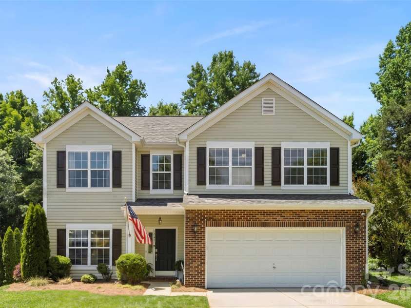 3041 Kilbeggan Drive, Lake Wylie, SC 29710.  MLS# CAR4375260, YatesRealty ID 25950. 