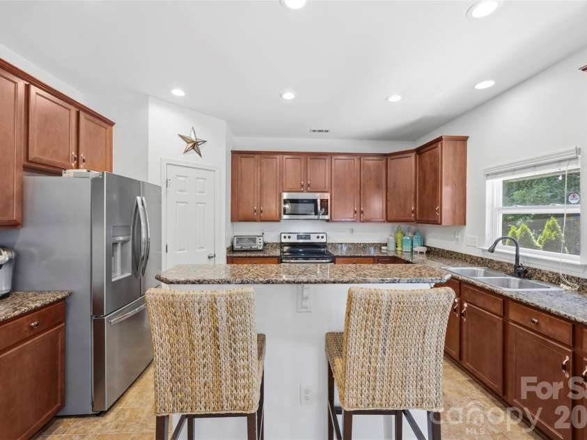 3041 Kilbeggan Drive, Lake Wylie, SC 29710.  MLS# CAR4375260, YatesRealty ID 25950. 