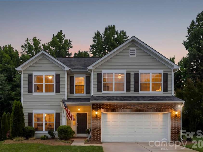 3041 Kilbeggan Drive, Lake Wylie, SC 29710.  MLS# CAR4375260, YatesRealty ID 25950. 
