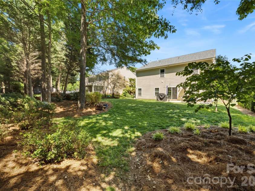 3041 Kilbeggan Drive, Lake Wylie, SC 29710.  MLS# CAR4375260, YatesRealty ID 25950. Large Flat Backyard