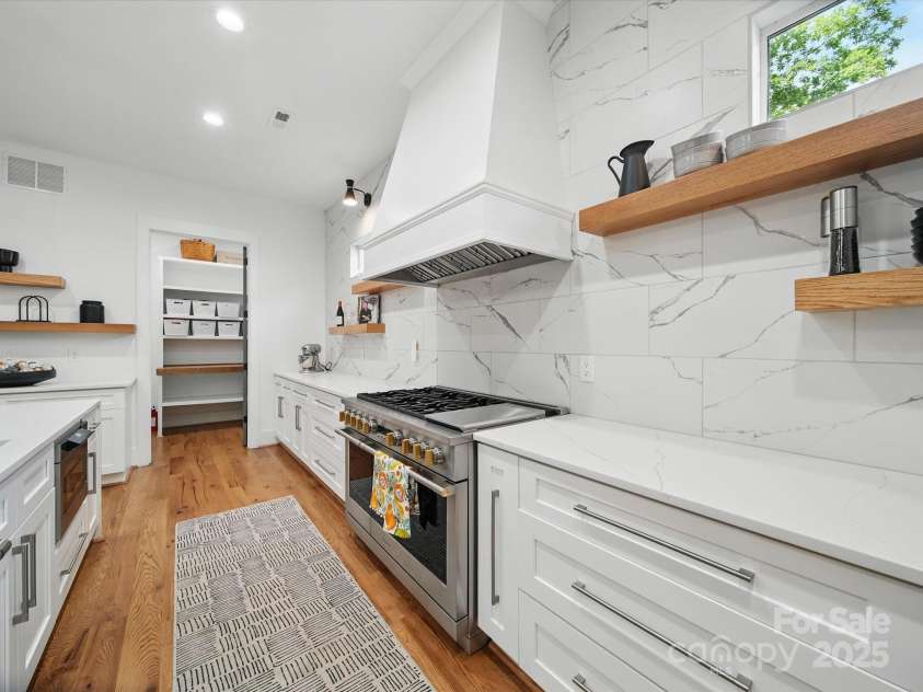 708 Cross Trail Drive, Charlotte, NC 28204.  MLS# CAR4267240, YatesRealty ID 25950. 