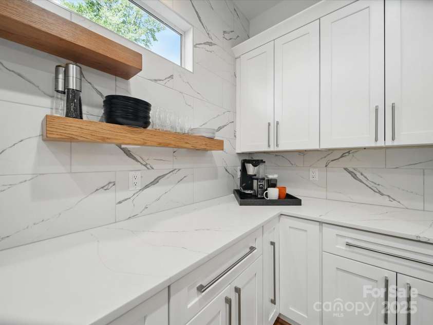 708 Cross Trail Drive, Charlotte, NC 28204.  MLS# CAR4267240, YatesRealty ID 25950. 